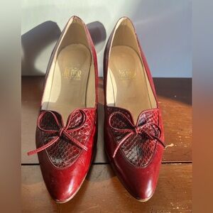 Vintage Jildor classic red pump